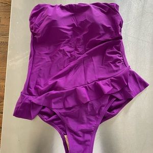 ✌️ Strapless Peplum Bathing Suit